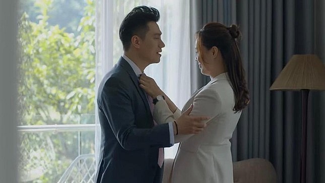 Preview phim “Hành trình công lý” tập 1: Mặc con gái thứ 2 bị suy tim, Hoàng vẫn hẹn hò với người tình