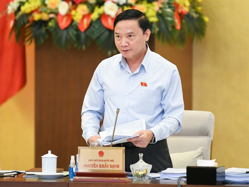 Phó Chủ tịch Quốc hội Nguyễn Khắc Định phát biểu tại Phiên họp