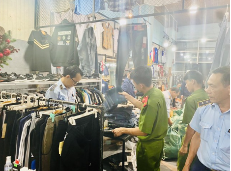 Đắk Lắk: Tạm giữ số lượng lớn quần áo, giày dép giả nhãn hiệu