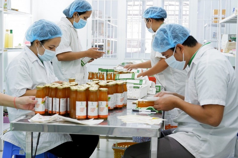 Sản xuất mật hoa dừa tại doanh nghiệp Mật hoa dừa Sokfarm (tỉnh Trà Vinh) được hình thành từ khởi nghiệp xanh.