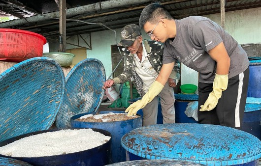 Nghề làm tương đen vừa tăng thu nhập vừa giữ được tinh hoa Phố núi