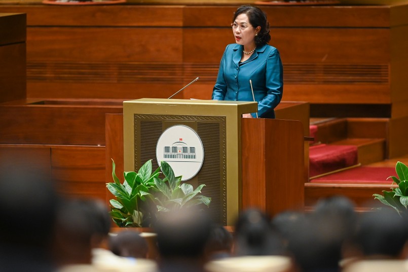 Thống đốc Ngân hàng Nhà nước Việt Nam Nguyễn Thị Hồng, thừa ủy quyền của Thủ tướng Chính phủ trình bày Tờ trình dự án Luật Phòng, chống rửa tiền