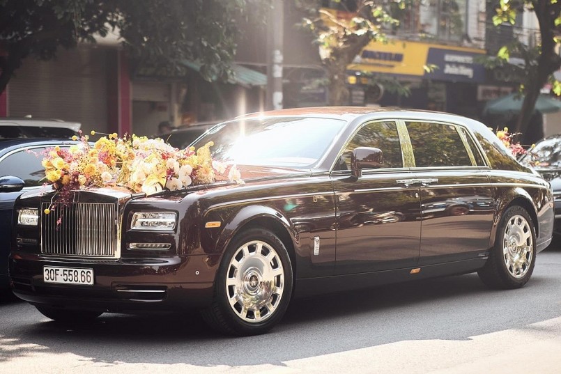Đỗ Vinh Quang dùng xe Rolls-Royce Phantom gần 100 tỷ của bố đi đón dâu