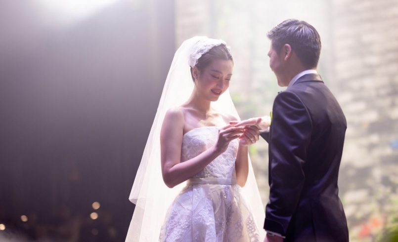 Hoa hậu Đỗ Mỹ Linh và thiếu gia Đỗ Vinh Quang ngập tràn hạnh phúc trong lễ cưới