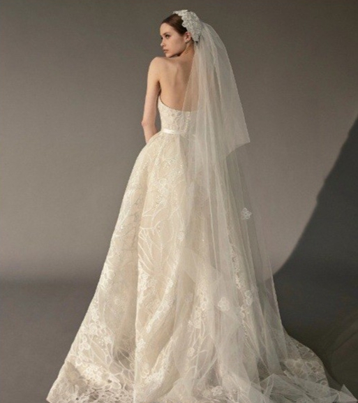 Váy cưới của hoa hậu Đỗ Mỹ Linh mua tận “trời Tây”, giá nửa tỷ đồng