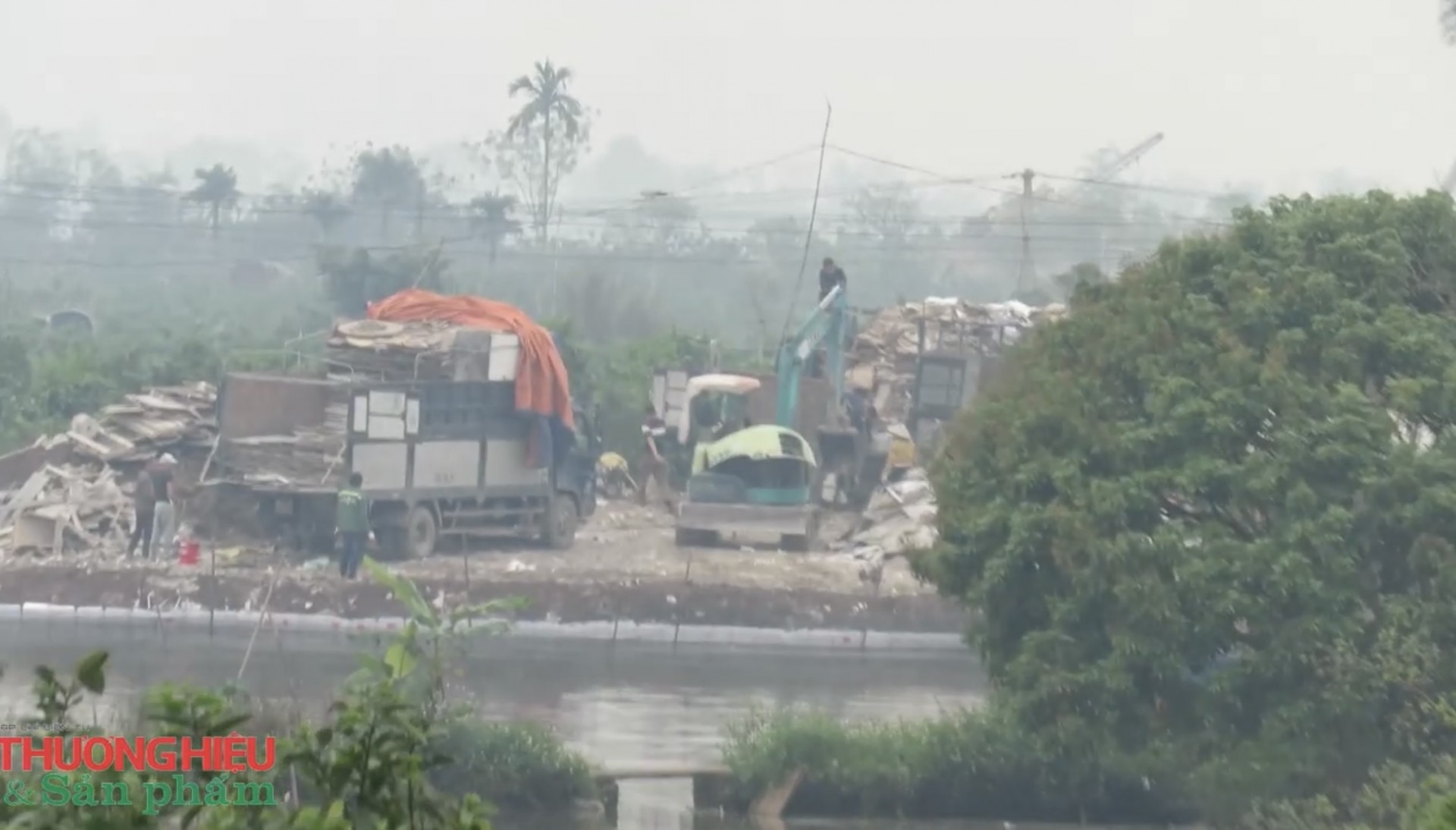 Điểm mặt những bãi tập kết và chôn lấp “rác lậu” tại Hưng Yên
