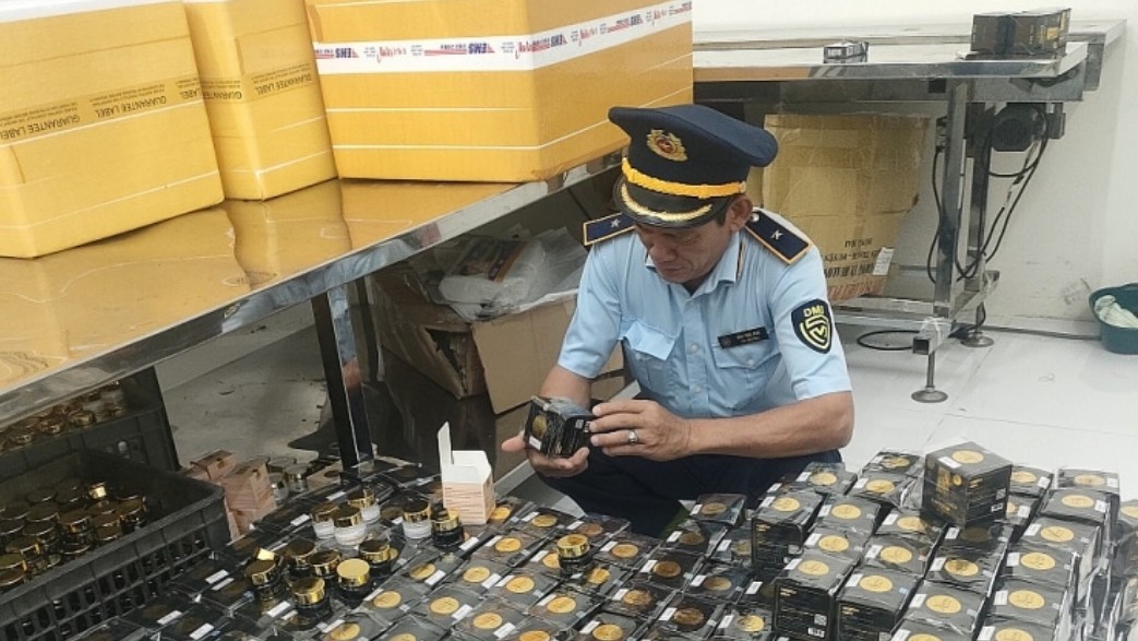 Bình Định: Hơn 20.000 hộp mỹ phẩm bị thu giữ vì nghi giả mạo nhãn hiệu