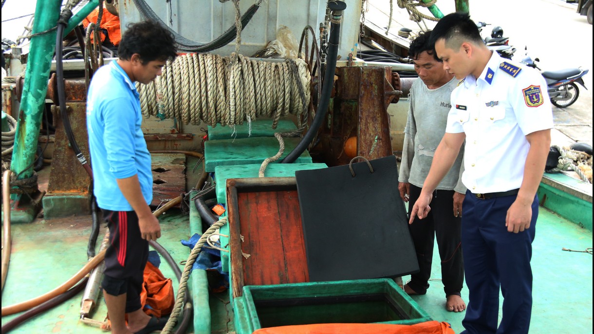 Bà Rịa - Vũng Tàu: Liên tiếp phát hiện 02 tàu chở dầu DO trái phép trên biển