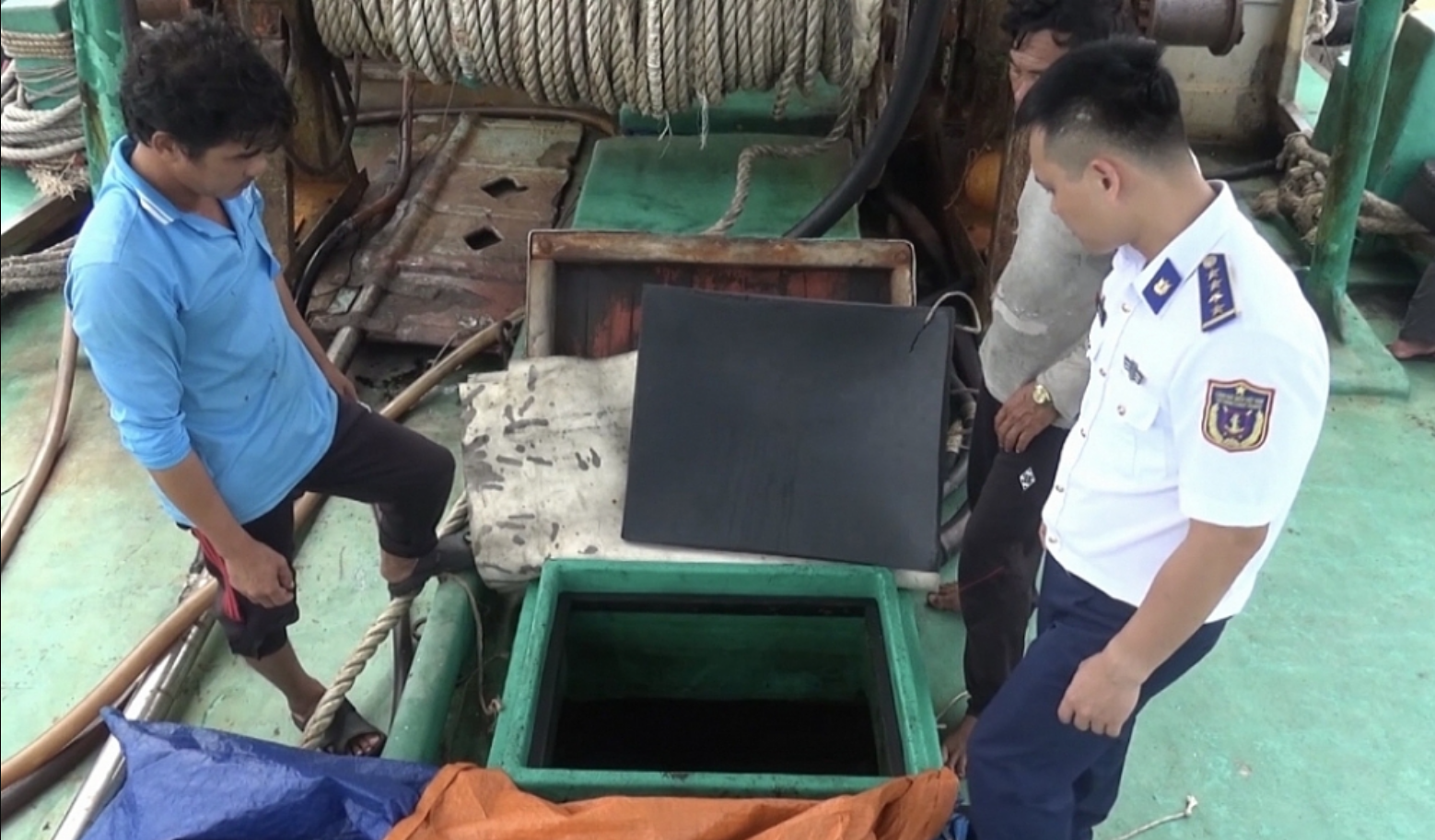 Bà Rịa - Vũng Tàu: Liên tiếp phát hiện 02 tàu chở dầu DO trái phép trên biển