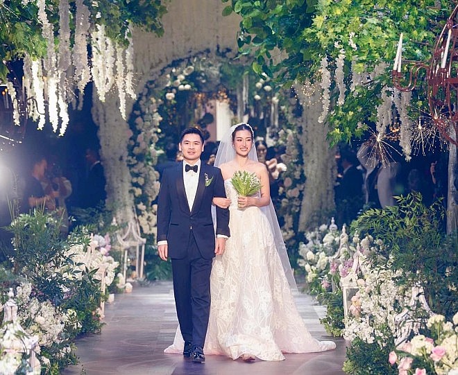 Chồng doanh nhân và Hoa hậu Đỗ Mỹ Linh hạnh phúc trong hôn lễ long trọng