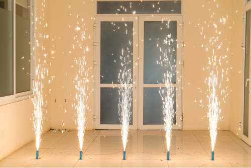 Ống phun nước bạc là một loại pháo hoa không gây tiếng nổ, khi phát hỏa tạo ra chùm tia sáng bạc