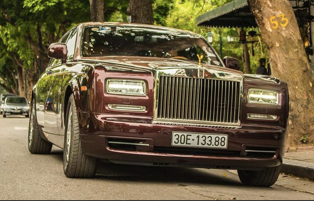 Rolls-Royce loại Phantom 4 chỗ ngồi của ông Trịnh Văn Quyết 