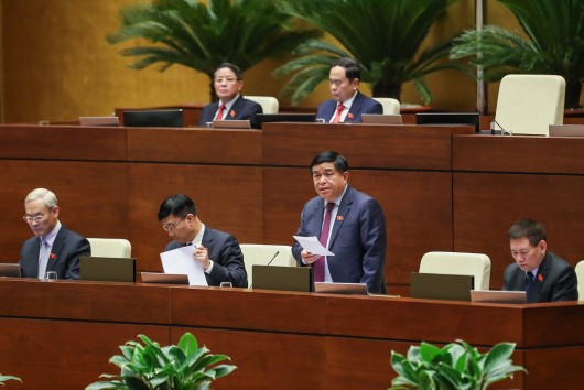 Không thỏa mãn, chủ quan, lơ là trước những tác động trực tiếp đến kinh tế vĩ mô