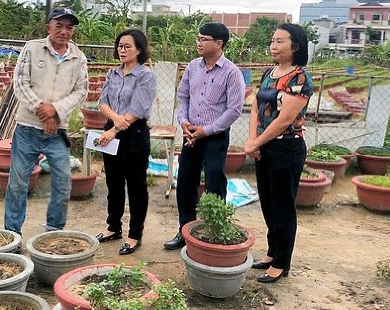 Hội nông dân quận Cẩm Lệ, thành phố Đà Nẵng động viên bà con nông dân sau mưa lũ.