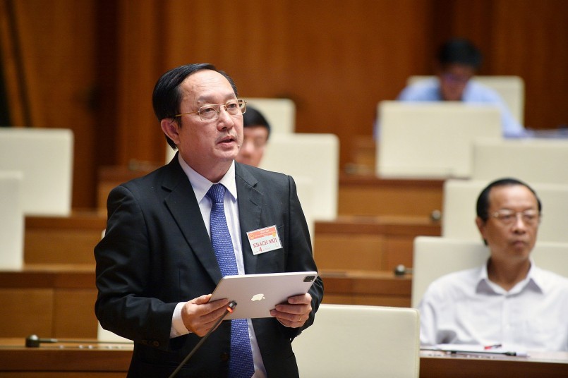 Bộ trưởng Bộ Khoa học và Công nghệ Huỳnh Thành Đạt phát biểu giải trình