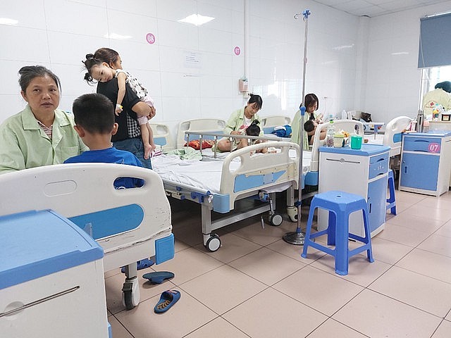 nhiều bệnh viện Hà Nội quá tải