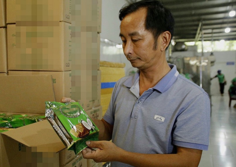 Sản phẩm bánh dừa nướng của anh Tuấn được xuất khẩu đến Hàn Quốc.