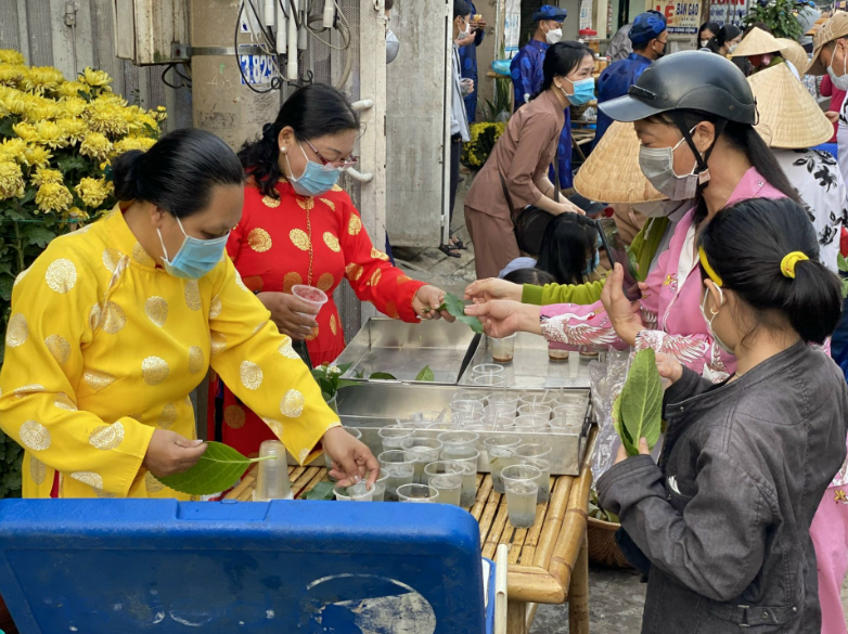 Phiên chợ lấy lá thay tiền "có một không hai" ở Tây Ninh