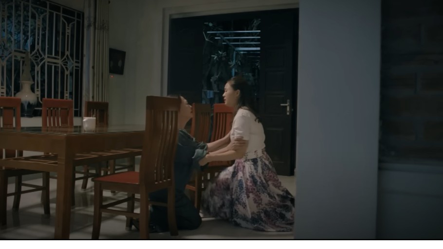 Review phim “Hành trình công lý” tập 13: Mẹ chồng quỳ gối van xin, Phương hứa không bỏ mặc Hoàng