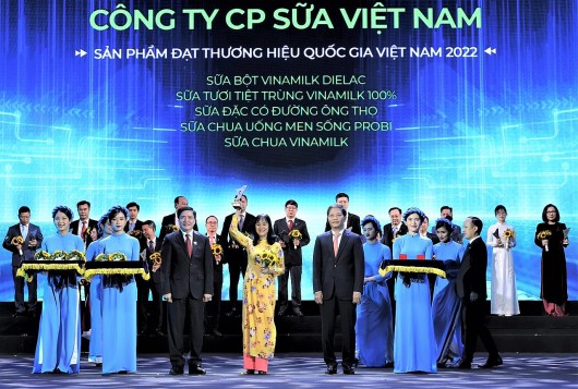 Vinamilk – Thương hiệu trị giá 2,8 tỷ đô tiếp tục được vinh danh thương hiệu quốc gia 2022-2024
