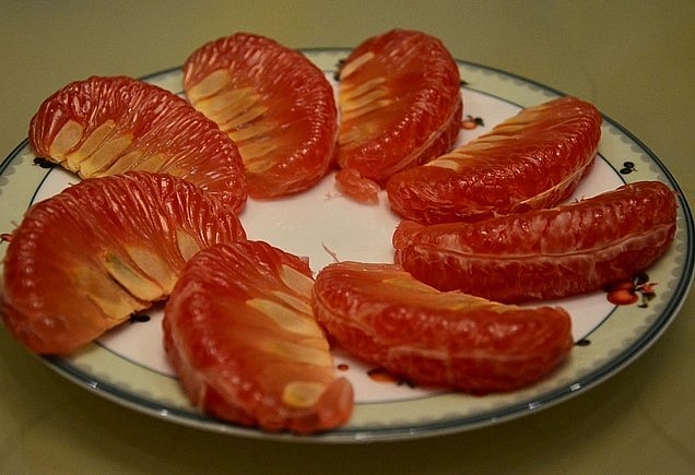 Giống bưởi đỏ chua có vị ngon rất khó tả.