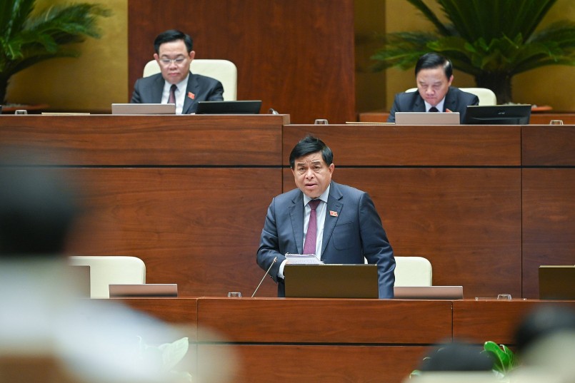 Bộ trưởng Bộ Kế hoạch và Đầu tư Nguyễn Chí Dũng giải trình, làm rõ một số nội dung