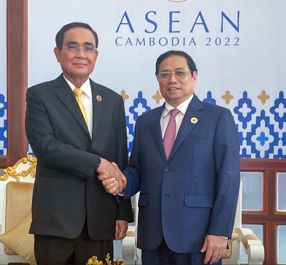 Thủ tướng Chính phủ Phạm Minh Chính có cuộc gặp với Thủ tướng Thái Lan Prayut Chan-o-cha - Ảnh: VGP