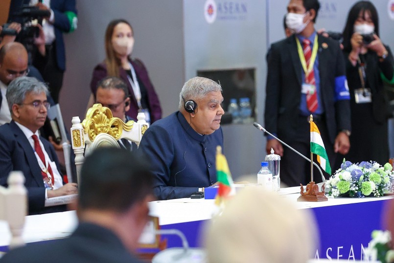 Phó Tổng thống Ấn Độ Jagdeep Dhankhar nhấn mạnh, ASEAN là trụ cột quan trọng trong chính sách Hành động Hướng Đông và là trọng tâm Sáng kiến Ấn Độ Dương-Thái Bình Dương (IPOI) của Ấn Độ. Ảnh: VGP