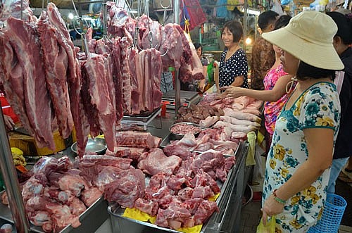 Thịt heo tại các chợ hiện nay bán khá chậm