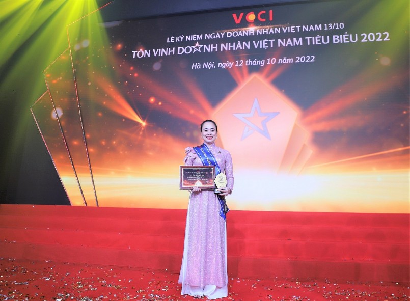 Bà Đỗ Nguyệt Ánh vinh dự được vinh danh Doanh nhân tiêu biểu năm 2022
