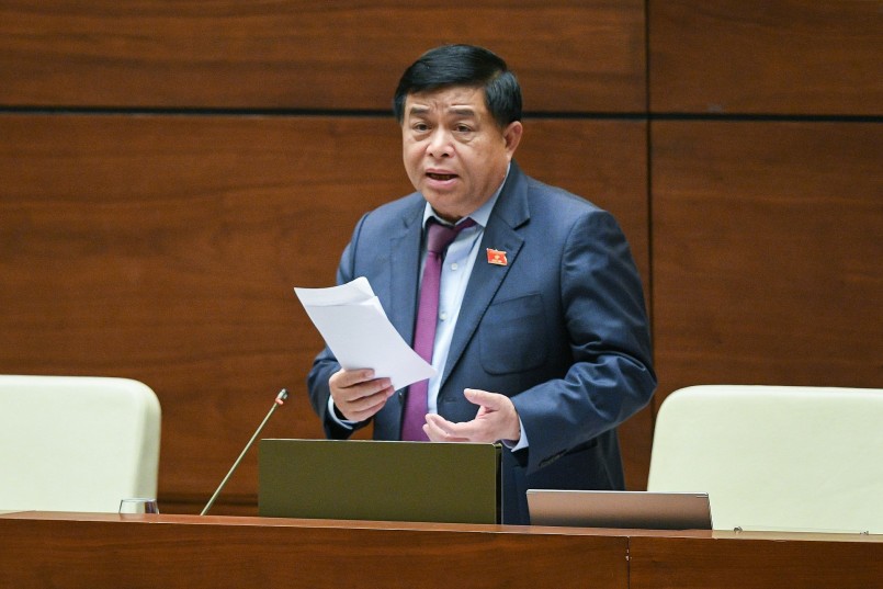 Bộ trưởng Bộ Kế hoạch và Đầu tư Nguyễn Chí Dũng giải trình, làm rõ một số vấn đề đại biểu Quốc hội quan tâm