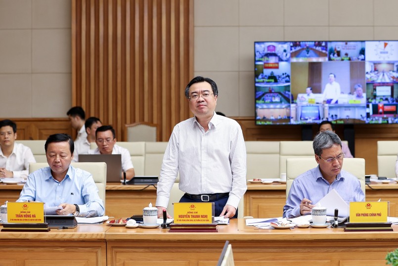Bộ trưởng Bộ Xây dựng Nguyễn Thanh Nghị báo cáo tại phiên họp