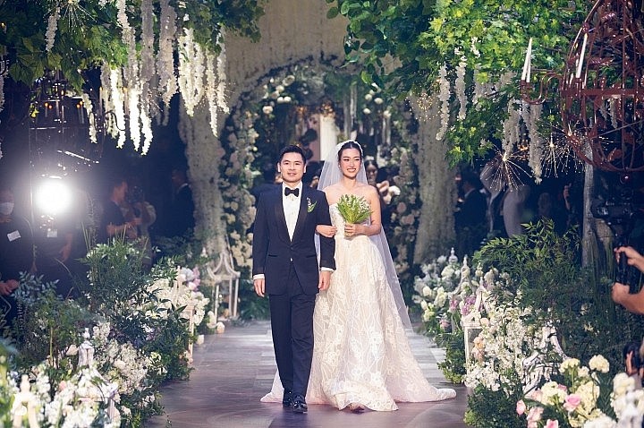 Hoa hậu Đỗ Mỹ Linh và doanh nhân trẻ Đỗ Vinh Quang được khen là cặp trai tài gái sắc