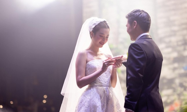 Đám cưới cổ tích của Hoa hậu Đỗ Mỹ Linh và con trai nhà bầu Hiển – Đỗ Vinh Quang