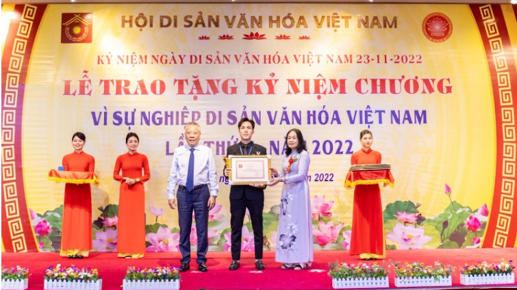Thời trang Chancos: Vinh dự nhận Kỷ niệm chương và Bằng khen từ Phó Chủ tịch nước