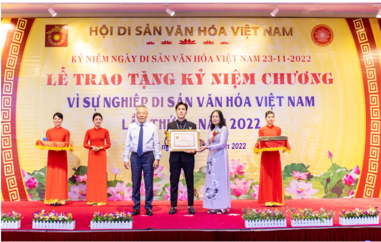 Thời trang Chancos: Vinh dự nhận Kỷ niệm chương và Bằng khen từ Phó Chủ tịch nước
