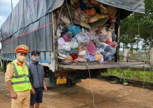 Đắk Lắk: Liên tục bắt giữ vải vóc, quần áo trẻ em không rõ nguồn gốc