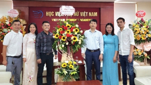Tạp chí Thương hiệu & Sản phẩm chúc mừng Học viện Phụ nữ Việt Nam nhân ngày 20/11