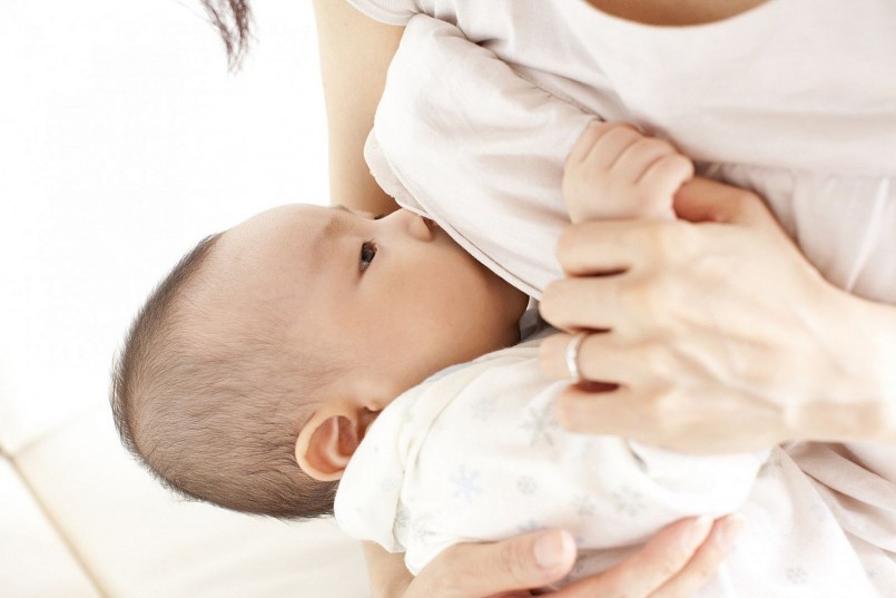 Trẻ sơ sinh được cung cấp đủ DHA từ sữa mẹ