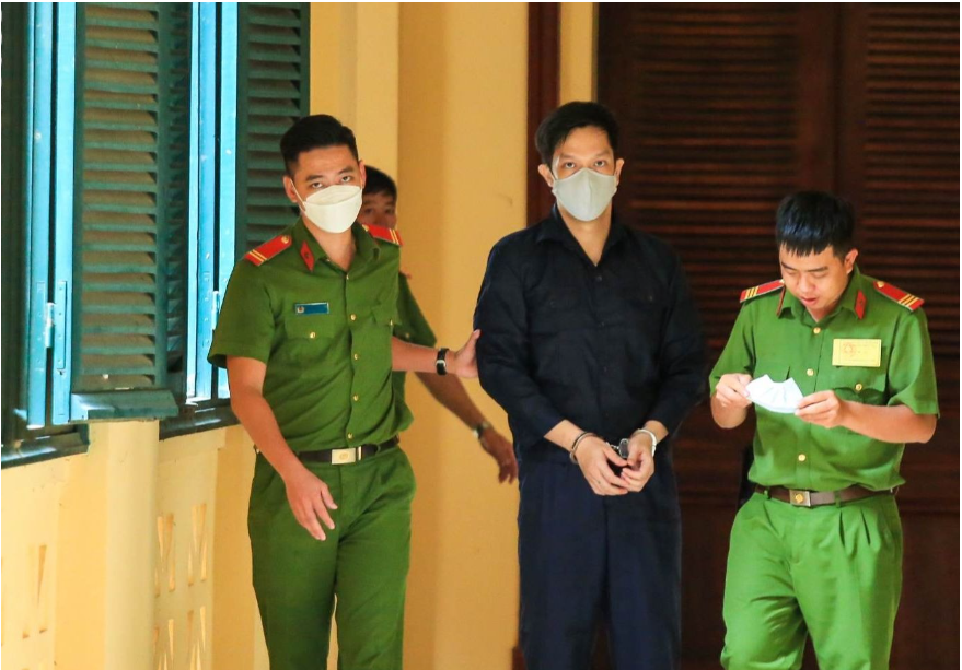 Bị cáo Nguyễn Kim Trung Thái được đưa vào phòng xét xử