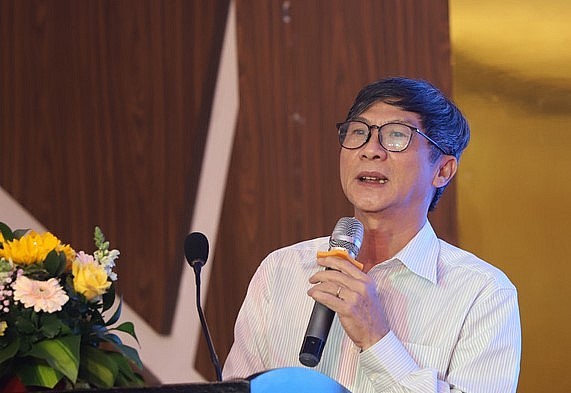 Ông Trương Đình Hòe phát biểu tại hội thảo và chia sẻ thông tin xuất khẩu thủy sản chiều 26-11 .