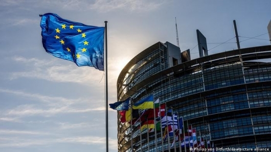 EU hoãn đàm phán về áp trần giá dầu nhập khẩu từ Nga sang tuần sau