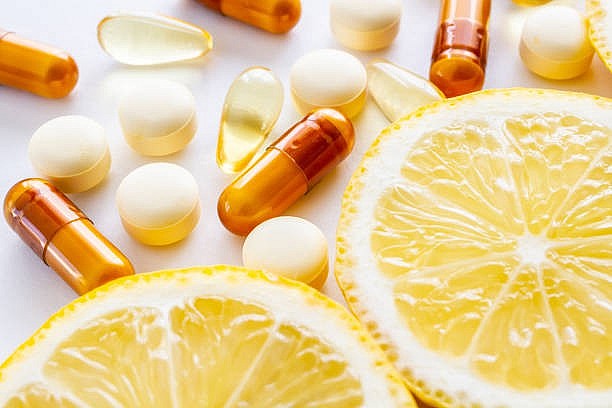 "Lỡ" bổ sung quá nhiều Vitamin C sẽ có tác dụng phụ gì