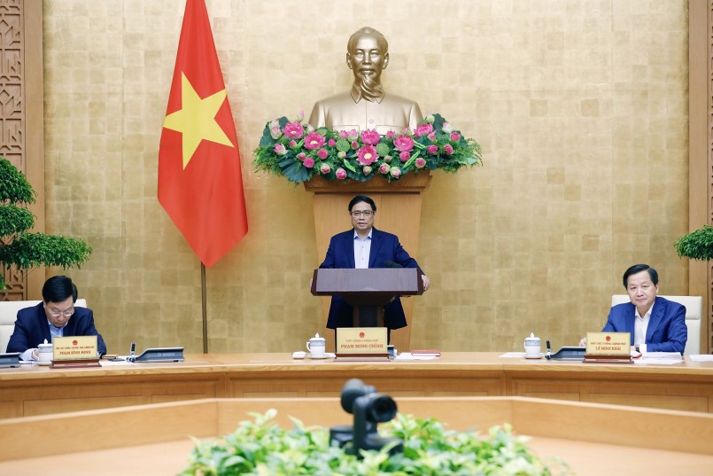 Thủ tướng Phạm Minh Chính nhấn mạnh tại phiên họp Chính phủ: Trách nhiệm của cơ quan nhà nước càng phải cao khi người dân, doanh nghiệp gặp khó khăn. Ảnh: VGP