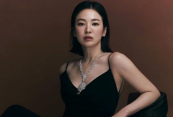 Song Hye Kyo gây bão mạng xã hội, tuyên bố 
