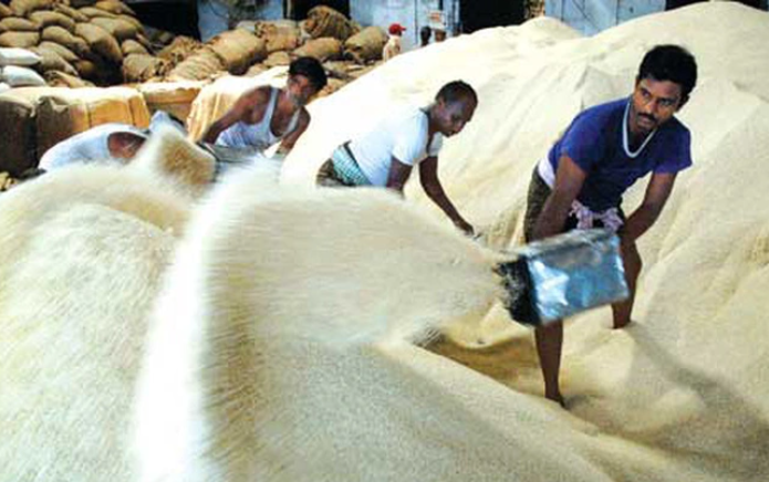 Ấn Độ dỡ bỏ lệnh cấm xuất khẩu gạo