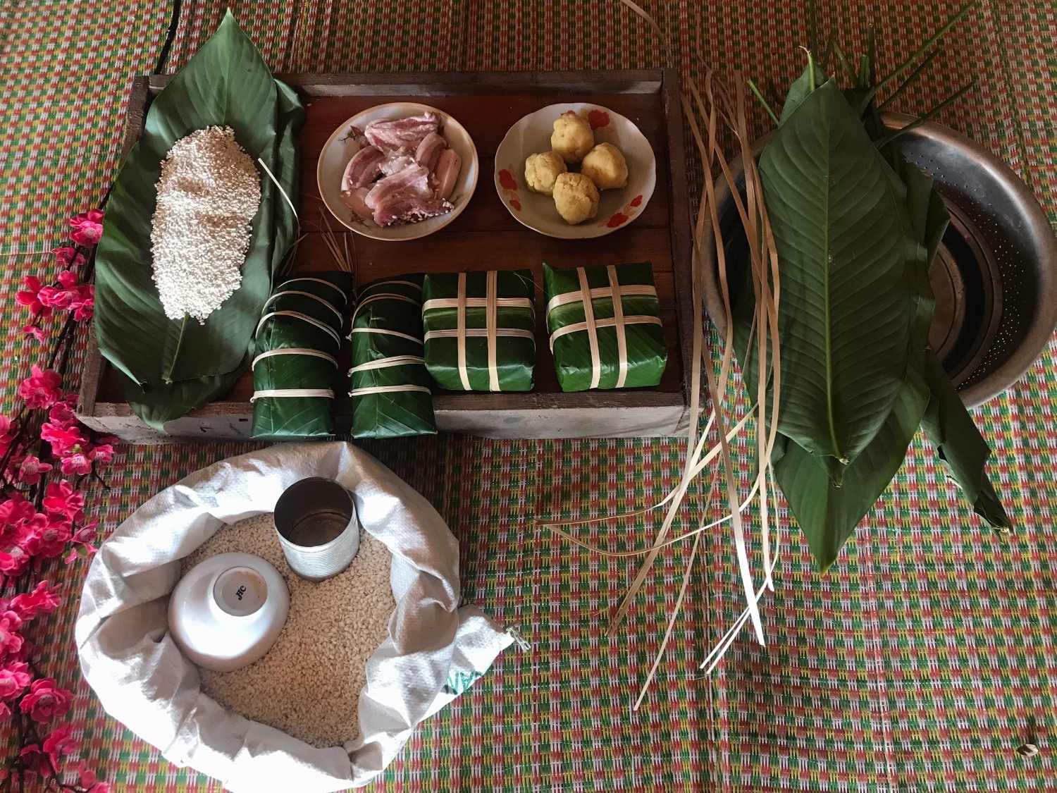 Kỳ lạ thứ hạt toả hương quyến rũ, đem gói với đậu xanh cùng thịt lợn đen thì không đặc sản nào sánh được