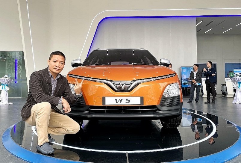 Chuyên gia Nguyễn Mạnh Thắng có mặt trong sự kiện trưng bày xe VF 5 Plus tại Hải Phòng.