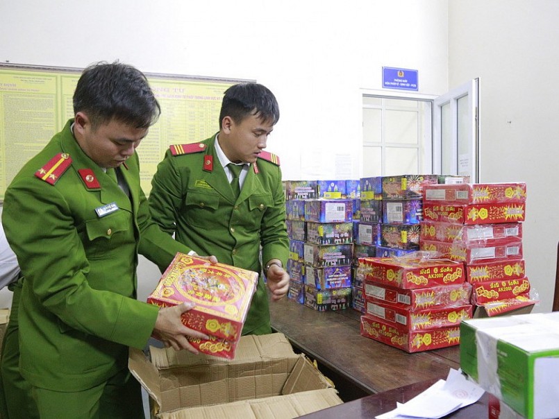 Phá đường dây buôn bán pháo nổ từ TPHCM về Hà Tĩnh