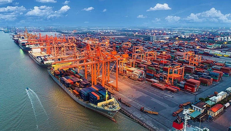 Xuất nhập khẩu lập kỷ lục mới với hơn 732 tỷ USD, duy trì xuất siêu năm thứ 7 liên tiếp. 